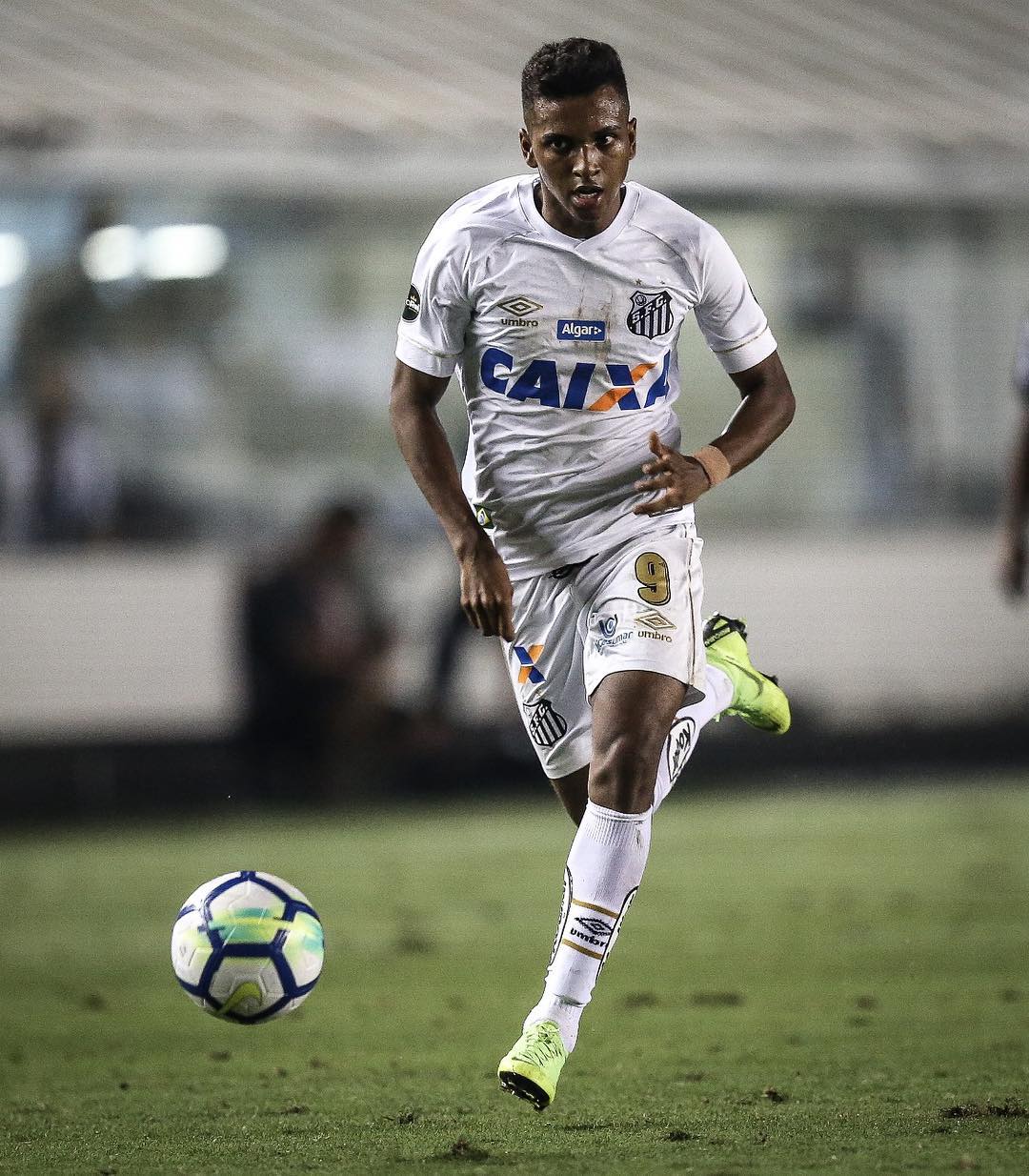 Vendido ao Real Madrid (ESP) desde a metade do ano passado, o jogador tem mais seis jogos pelo Campeonato Brasileiro (Foto: Reprodução/Instagram/@rodrygogoes)