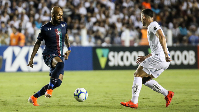 Bruno Silva foi péssimo na derrota do Flu para o Santos (Foto: Lucas Merçon/Fluminense)