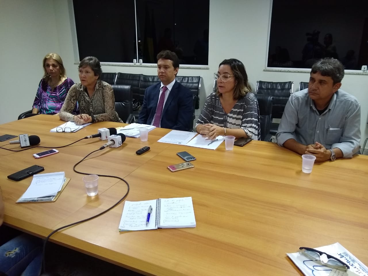 Cinco dos seis secretários, citados por vereador com pedidos de propina, dizem que foram