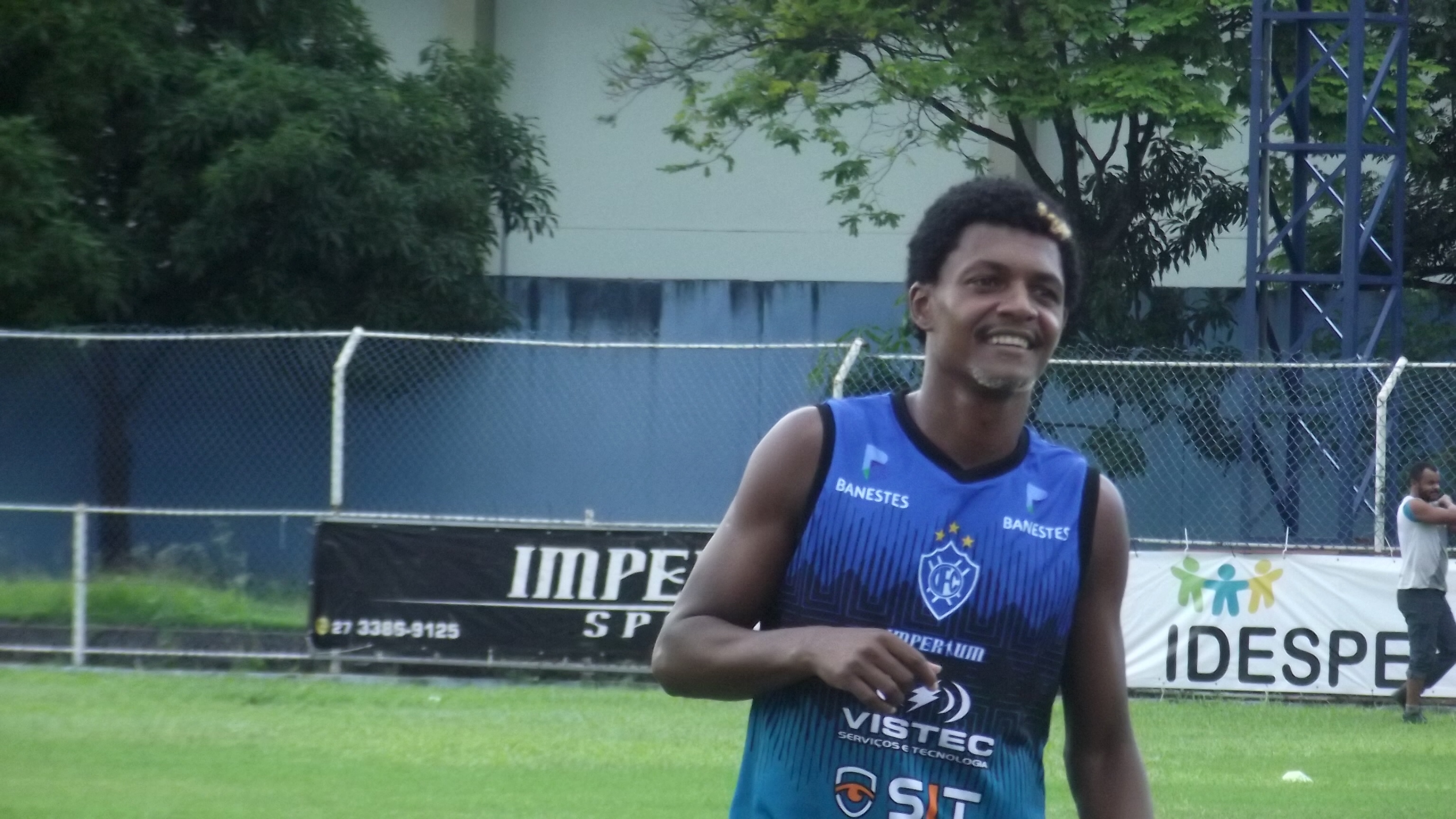 Vitinho Costa já pode estrear pelo Vitória (Foto: Alberto Gonçalves/Vitória F.C.)