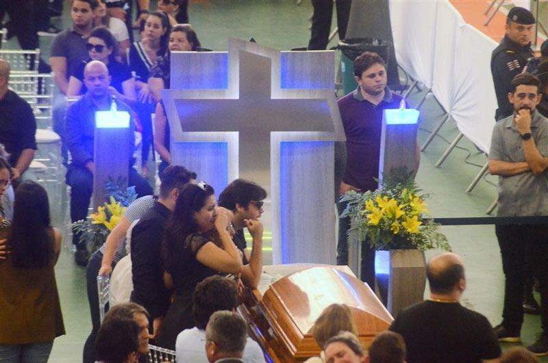 Corpo do músico está sendo velado na Paraíba (Foto: Genivaldo Paparazzi / AgNews)