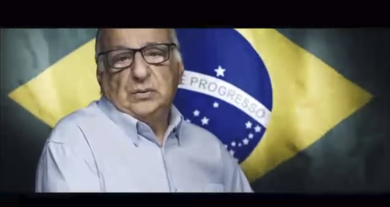 O vídeo distribuído pela Secom mostrava o ator Paulo Amaral declamando um texto que comemorava o golpe que derrubou o então presidente João Goulart. O texto dizia que o Exército salvou os brasileiros. (Foto: Reprodução/Youtube)