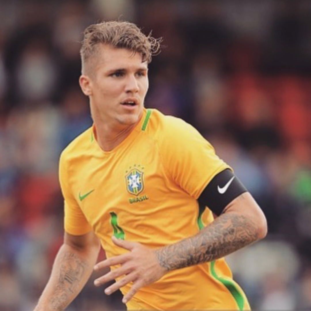Zagueiro foi convocado novamente pelo técnico André Jardine. (Foto: Reprodução Instagram @lyanco)