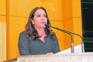 Imagem ilustrativa da imagem Com Covid-19, deputada Janete é internada em UTI