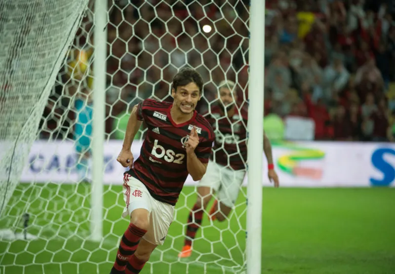 Rodrigo Caio comemora gol.