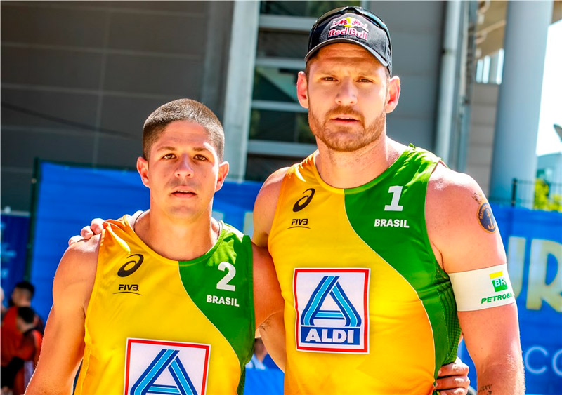 Álvaro Filho e Alison (Foto: Divulgação / FIVB)