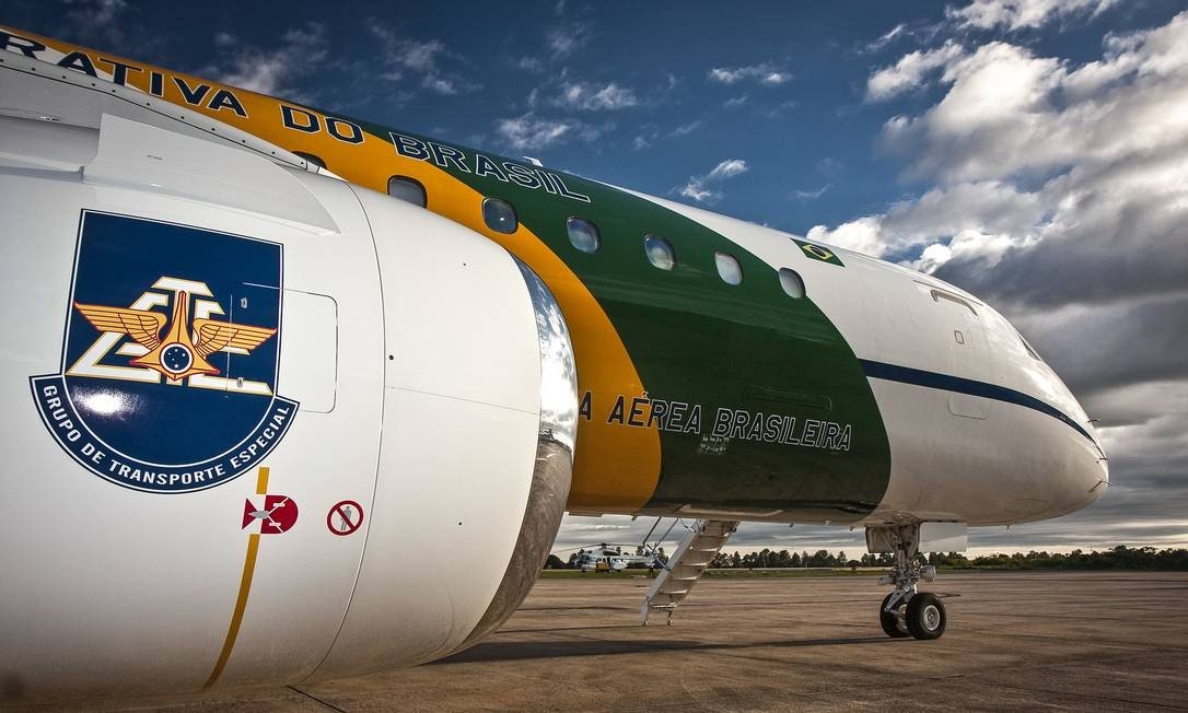 O modelo do avião Embraer 190 onde a droga foi encontrada (Foto: Johnson Barros / Força Aérea Brasileira)