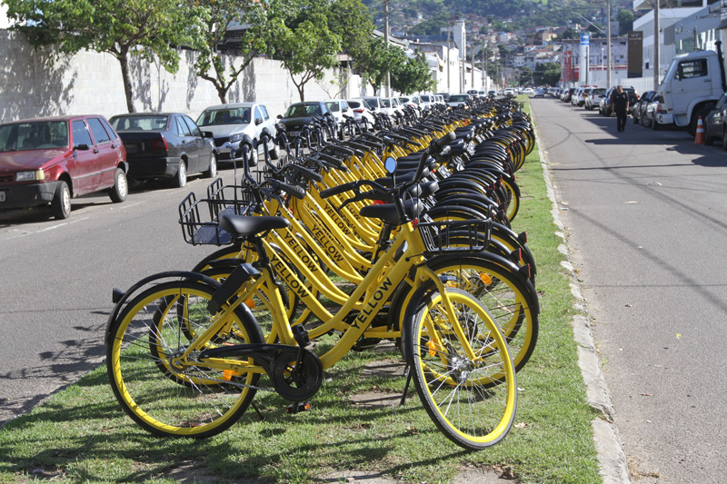 Dezenas de bicicletas foram estacionadas no local (Foto: Dayana Souza / AT - 03/06/2019)