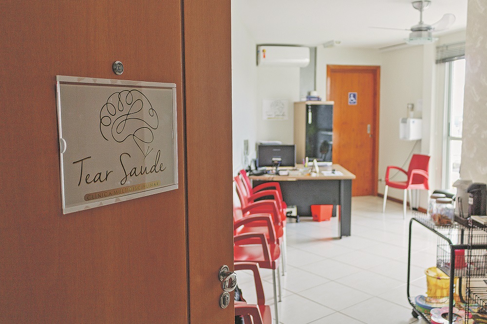 Sala da Tear Saúde: clínica multidisciplinar conta com psicólogos, psiquiatra, neurologista e nutricionista. (Foto: Tear Saúde)
