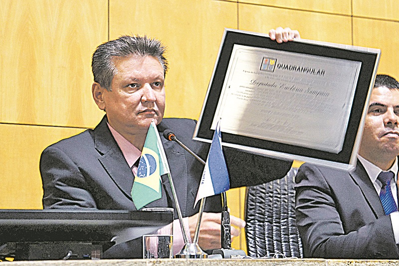 O deputado Euclério Sampaio é o campeão de entregas de comendas, com 36 honrarias publicadas no Diário (Foto: Divulgação/Assembleia Legislativa)