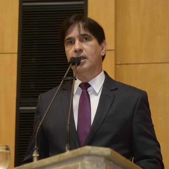 Edson Magalhães acredita que vereadores se articulam para derrubá-lo. (Foto: Reprodução/Facebook)