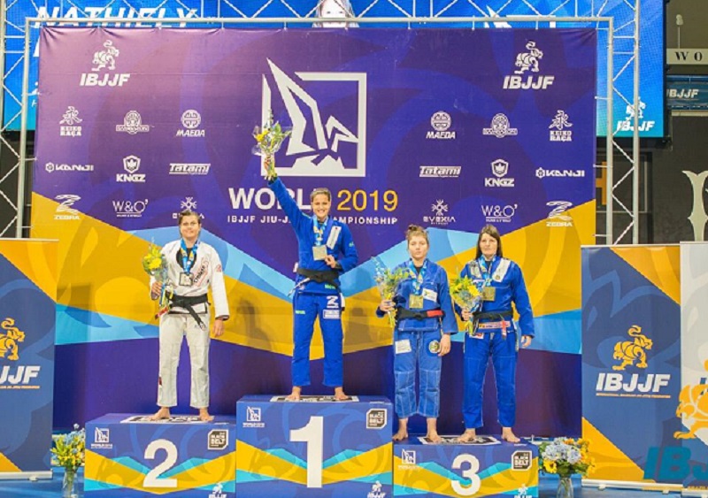 Fernanda ficou com o vice-campeonato, mas comemorou o resultado no Mundial de jiu-jítsu (Foto: Acervo pessoal)