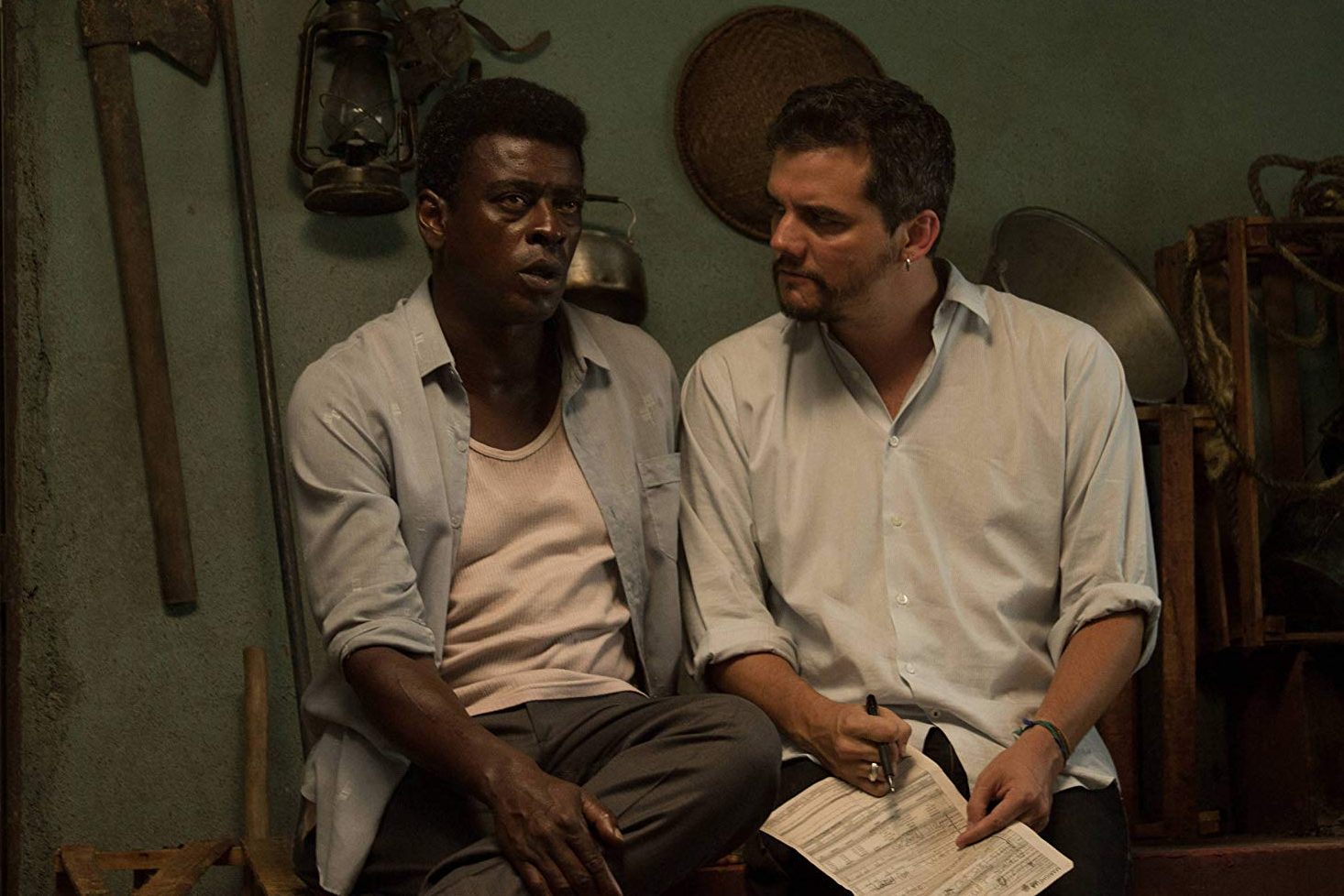 Seu Jorge e Wagner Moura no set do filme "Marighella", que tinha a previsão de estrear no Brasil no fim de 2019. (Foto: Divulgação)