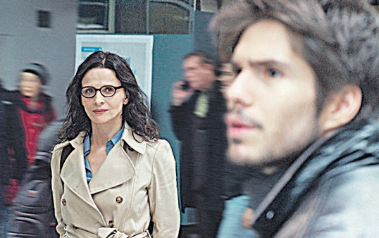 Juliette Binoche vive uma paixão virtual em “Quem Você Pensa Que Sou”, destaque entre os filmes da 10ª edição do Festival Varilux (Foto: Divulgação)