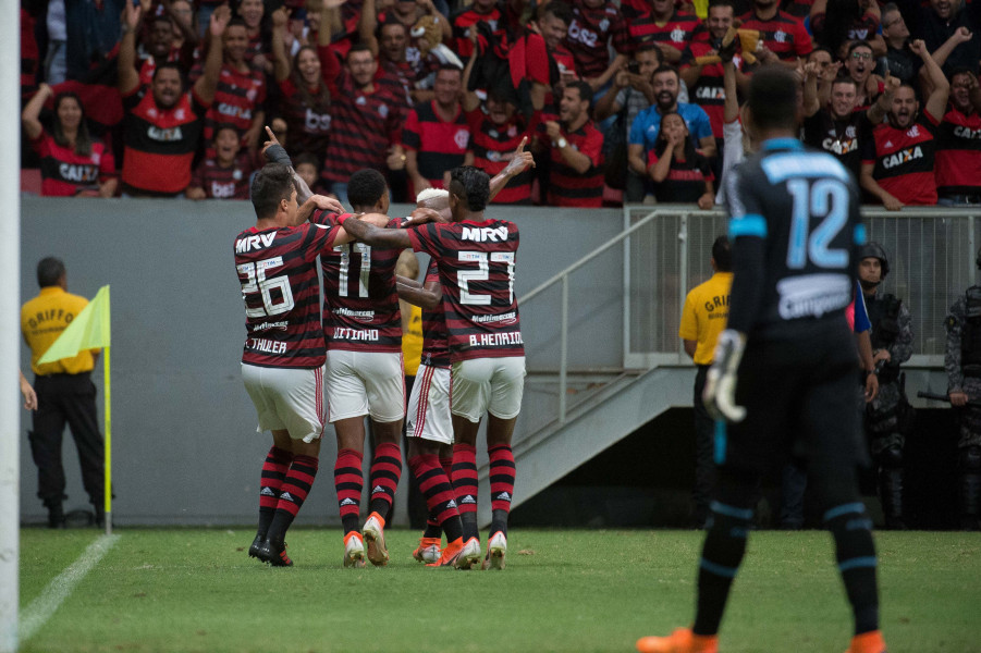 Jogadores comemoram após o gol (Foto: Alexandre Vidal/ Fla Imagem/ Divulgação)