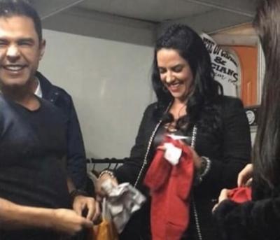 Graciele Lacerda exibe o presente que ganhou de uma fã (Foto: Reprodução / Instagram)