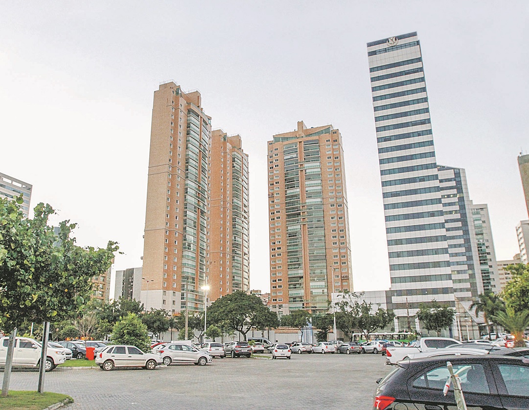 Área de lazer de residencial na Enseada do Suá, Vitória, desabou em julho de 2016, causando uma morte. (Foto: Leone Iglesias/AT)