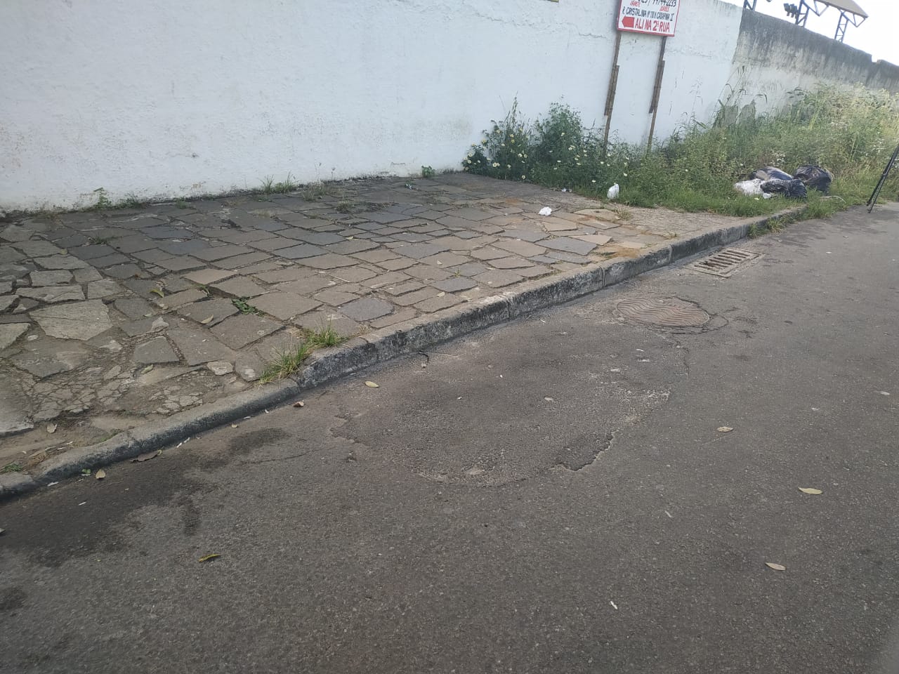Local onde homem foi abordado pelos suspeitos (Foto: Kananda Natielly)