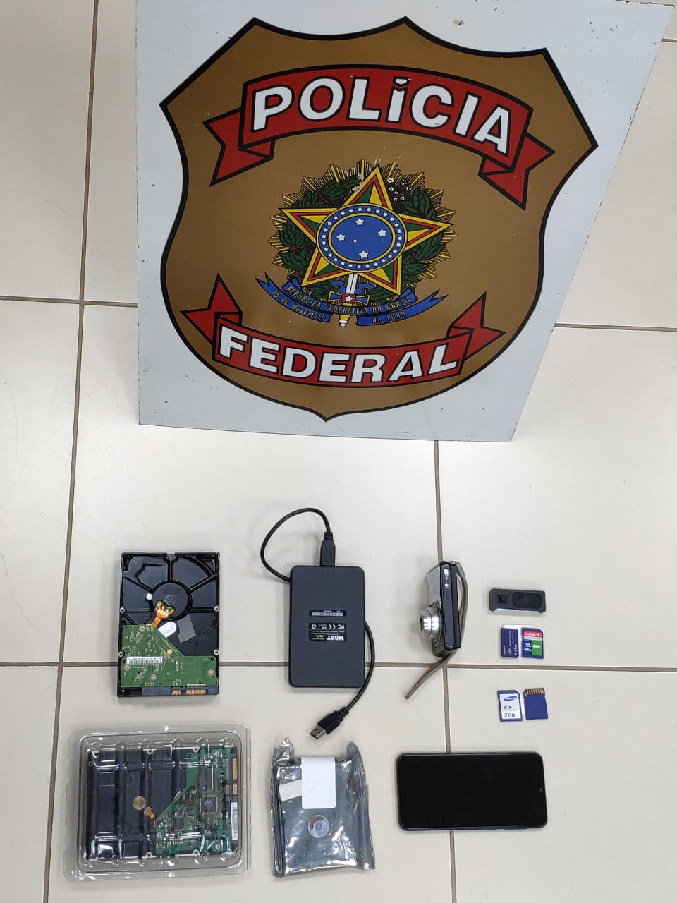 Material apreendido pela Polícia Federal (Foto: Divulgação/ PF-ES)