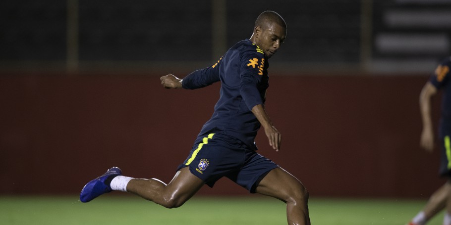 Fernandinho no último treino antes do jogo entre Brasil e Venezuela (Foto: Lucas Figueiredo/ CBF)