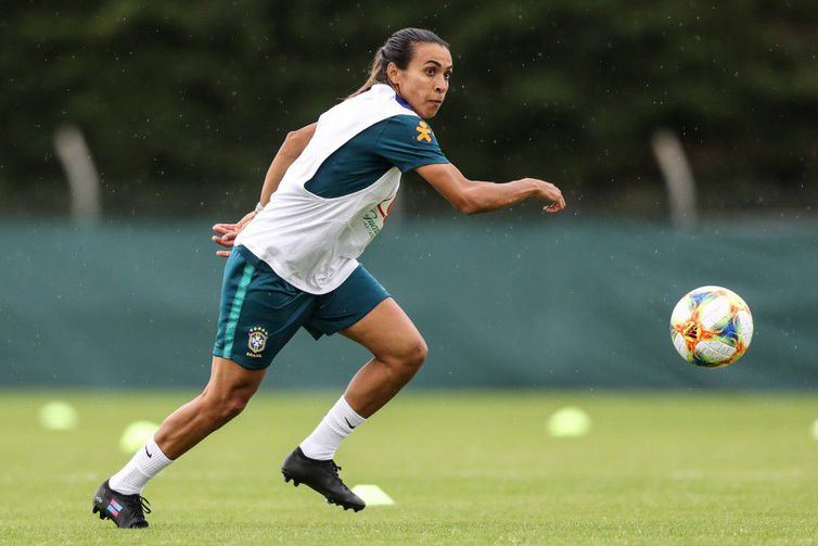 Marta volta a treinar com as demais jogadoras (Foto: Divulgação/ CBF)