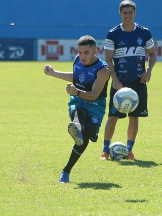 Atacante Kaio esteva no elenco do Atlético Itapemirim que eliminou o Brasiliense da Copa Verde (Foto: Henrique Montovanelli )