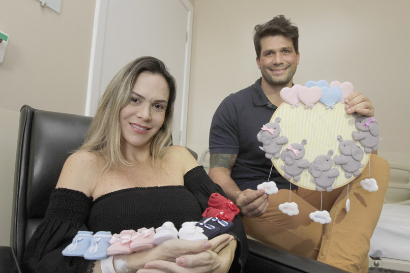 Mariana Mazzelli e Jayme Reisen são pais dos quíntuplos. (Foto: Kadidja Fernandes/AT)