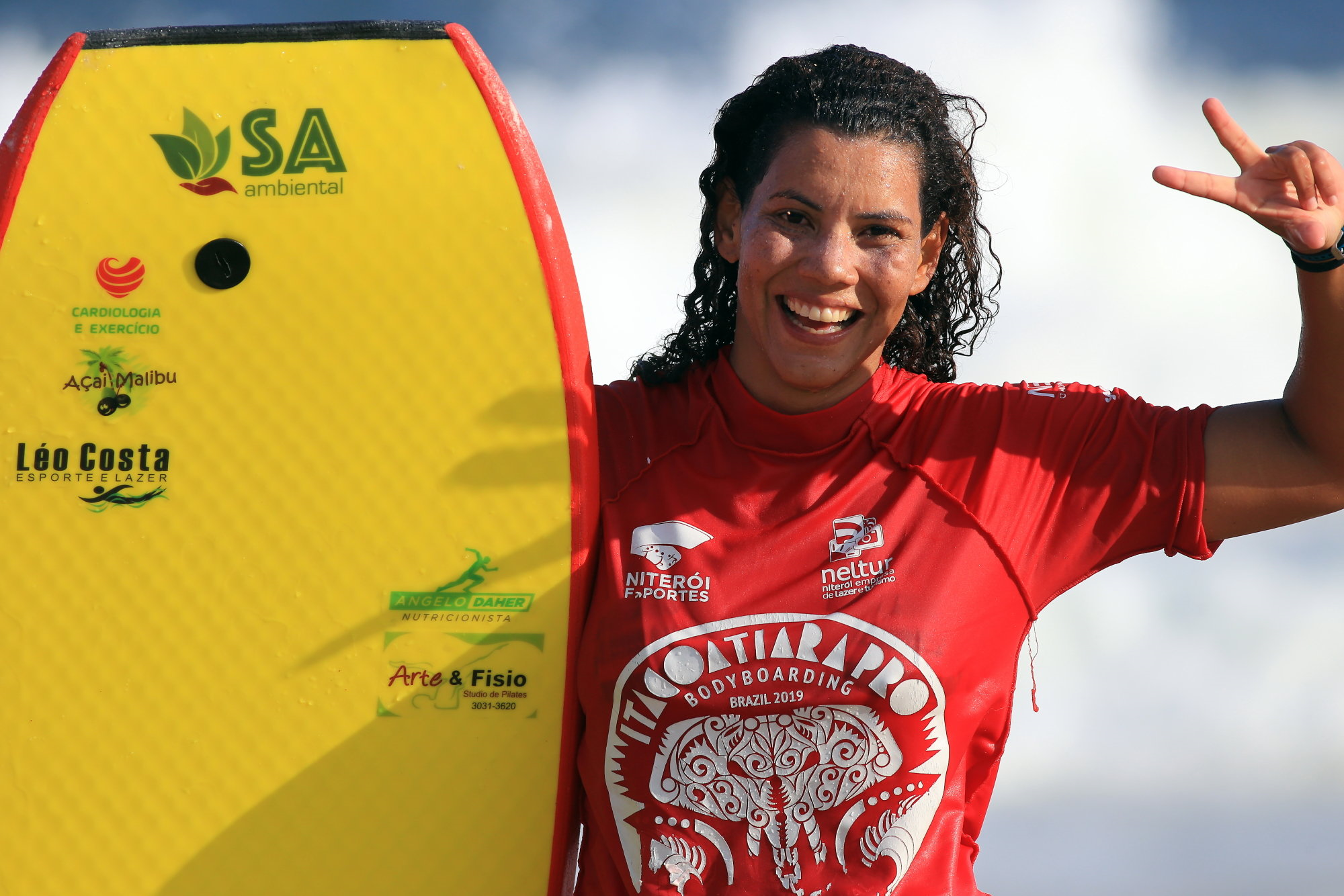 A capixaba Maira Viana vibra após conquistar o título da primeira etapa do Circuito Brasileiro de Bodyboarding (Foto: Tony D´Andrea/Itacoatiara Pro)