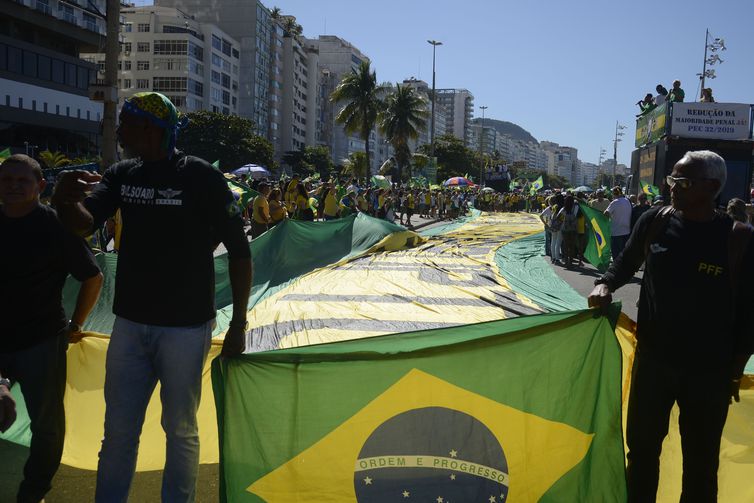 Manifestantes fazem ato, no Rio de Janeiro, em apoio ao pacote anticrime e a favor da reforma da Previdência (Foto: Tomaz Silva/Agência Brasil)