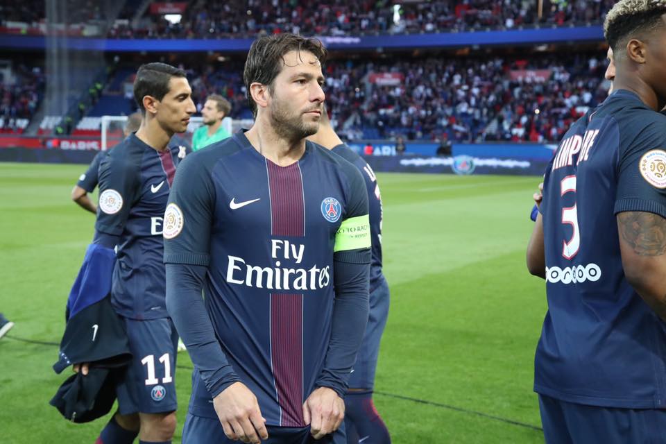 Maxwell atuou no PSG e, atualmente, é coordenador de futebol do time francês. (Foto: Divulgação / Facebook)