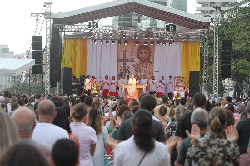 Missa de Corpus Christi na Praia da Costa (Foto: Beto Morais )