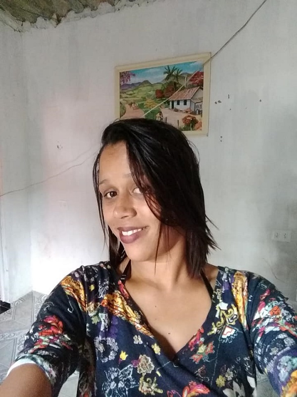 Vanderléia Inácio dos Santos, morta aos 25 anos (Foto: Reprodução/Facebook)