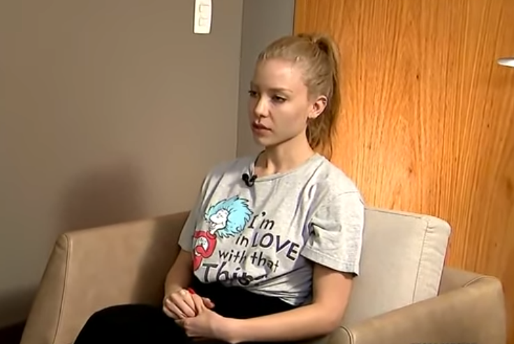 Modelo durante entrevista ao SBT (Foto: Reprodução/Youtube SBT)