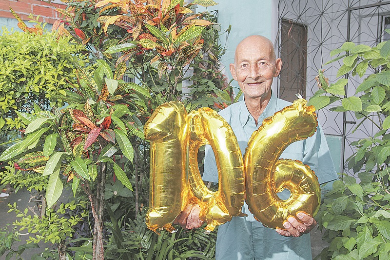 Olímpio Gonçalves vai completar 106 na quinta-feira e alimenta muitos sonhos: “Quero viver ainda mais” (Foto: Beto Morais/AT)
