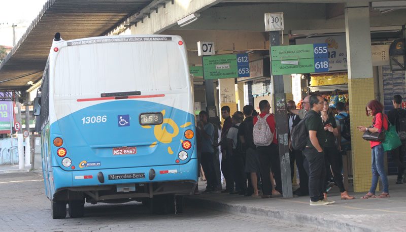 Parte da frota de ônibus circulou nesta sexta-feira (Foto: Beto Morais / AT)