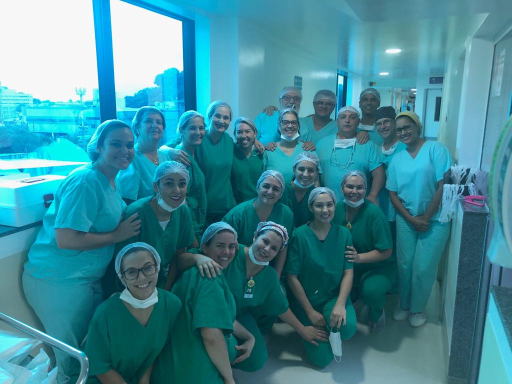 Parte da equipe que participou do parto dos quíntuplos. (Foto: Unimed)