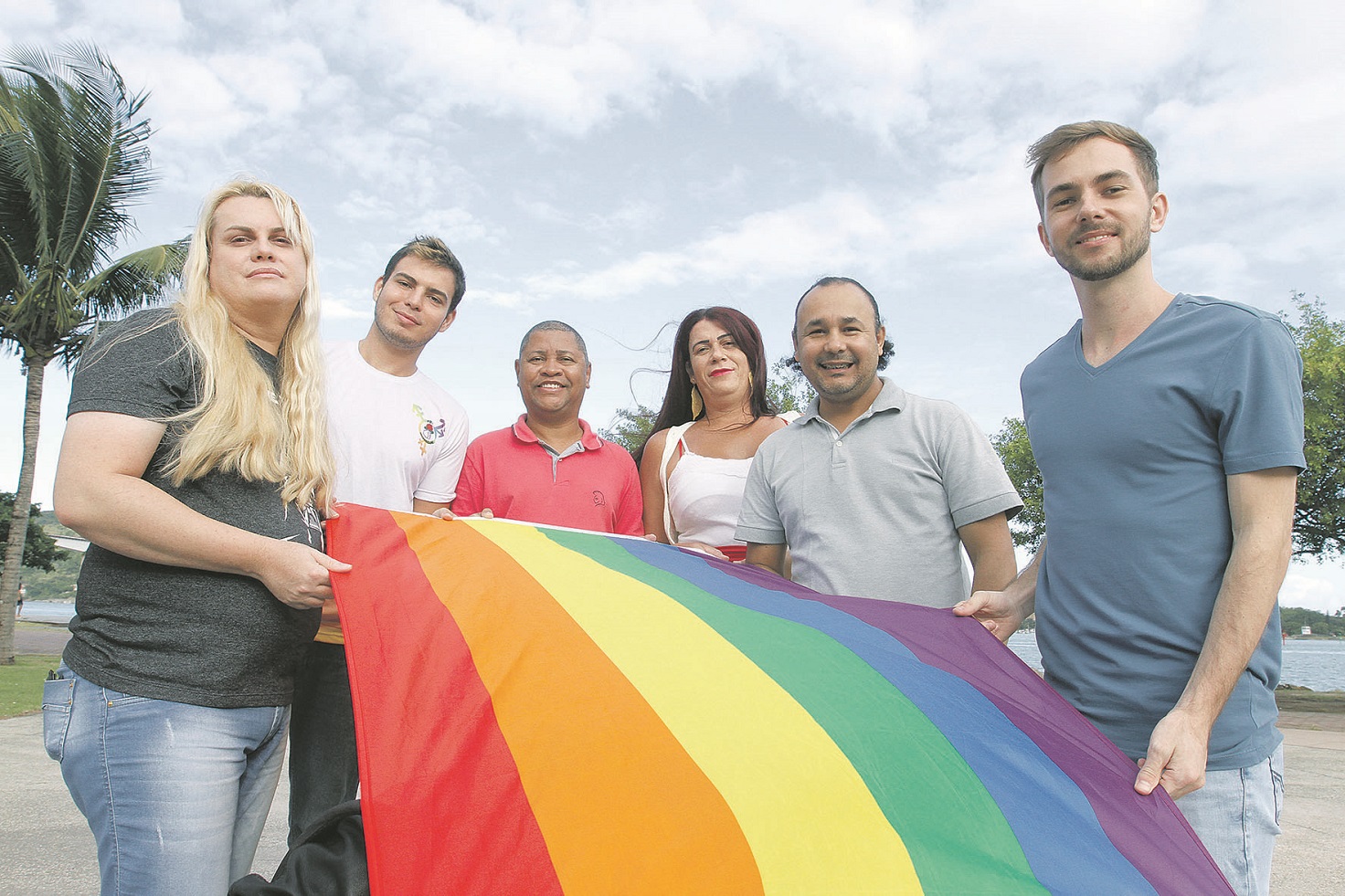 Representantes LGBT+: Diogo Romanov, Juliano Volkers, João Venâncio, Paola Graciani, Rogério Amaral e Raiaq Roos querem mais espaço na política. (Foto: Thiago Coutinho/AT)
