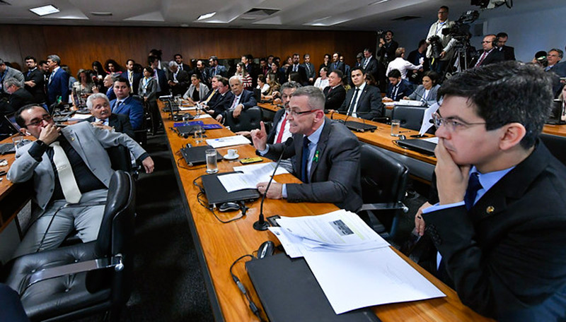 Fabiano Contarato, durante a audiência com Sérgio Moro. (Foto: Geraldo Magela/Agência Senado)