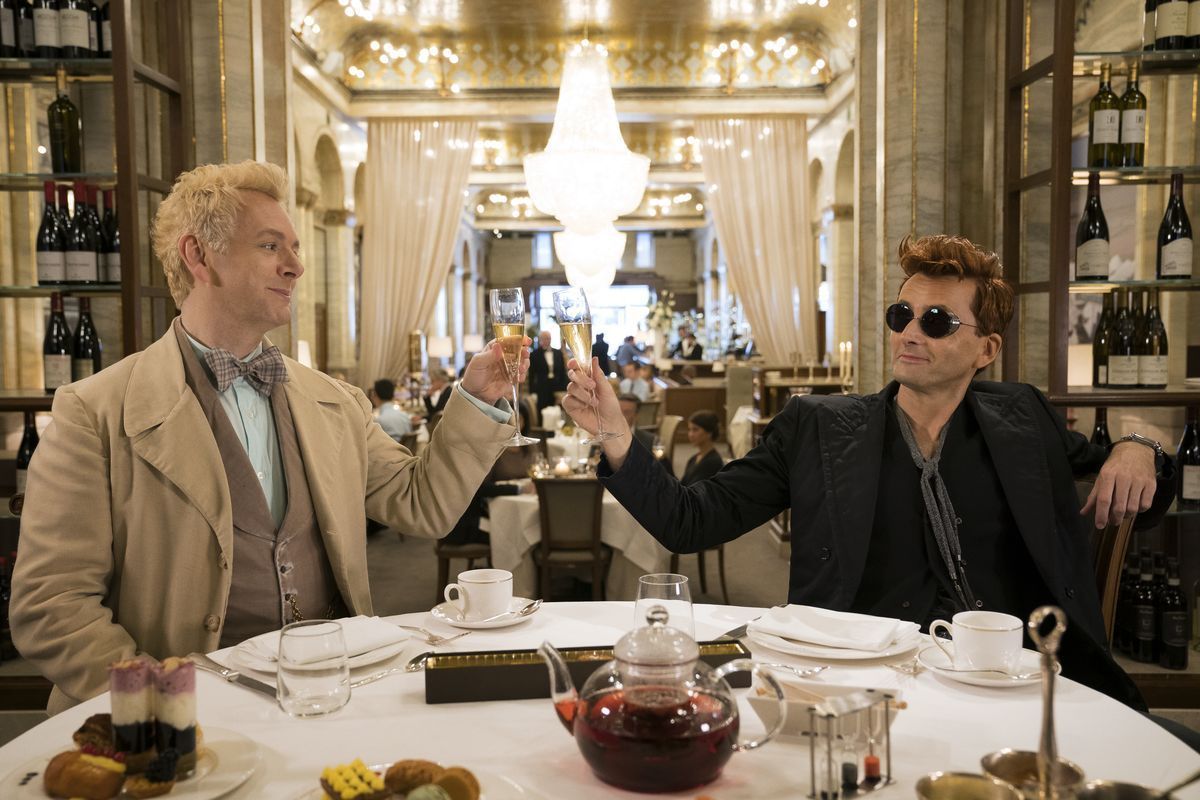 Cena da série Good Omens, produção original do Amazon Prime Vídeo. (Foto: Divulgação)