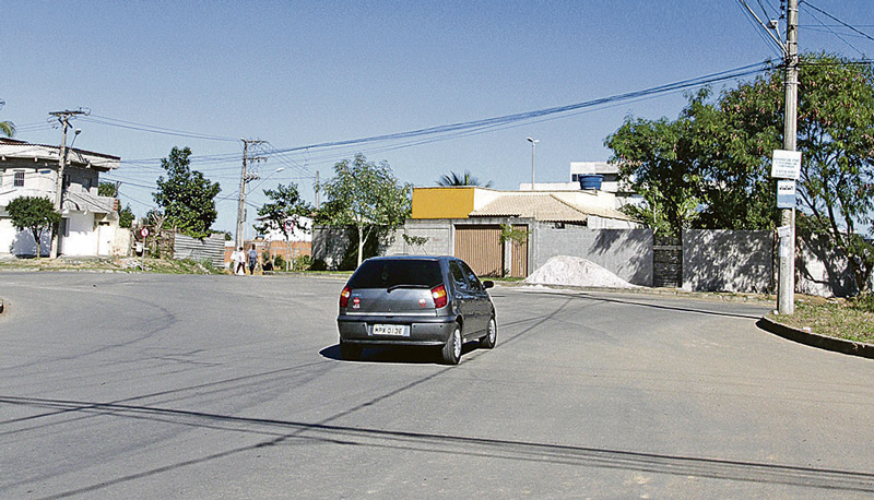 Usuários reclamam da falta de sinalização no acesso a vias na Serra (Foto: Kadidja Fernandes/AT)