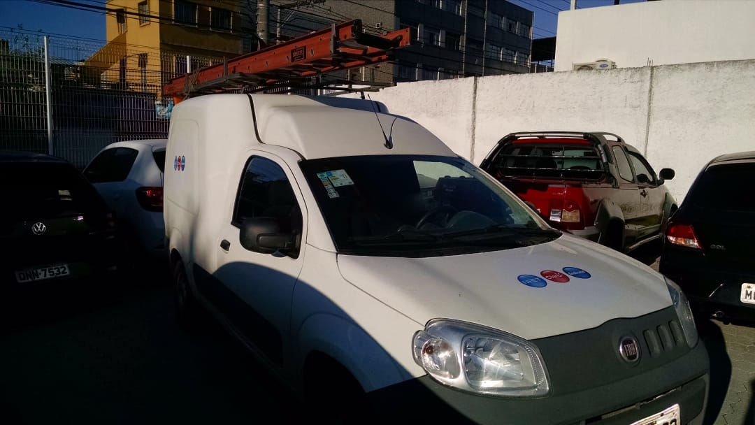 Criminosos roubaram até o carro da empresa (Foto: Júlia Afonso)