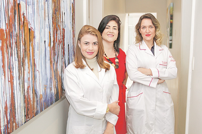 Fisioterapeuta Thais Págio, psicóloga Marcelle Paganini e a médica Lorena Baldotto dão orientações para casais (Foto: Antonio Moreira/AT)