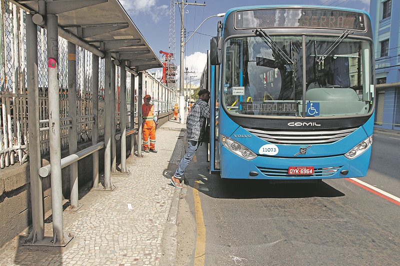 Linha do Transcol (Foto: Ademir Ribeiro/AT)