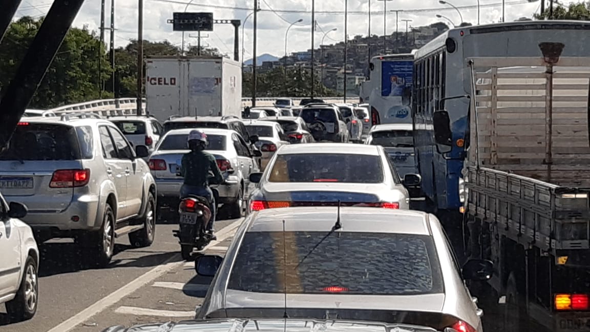Trânsito lento na Segunda Ponte (Foto: Ivy Coutinho)