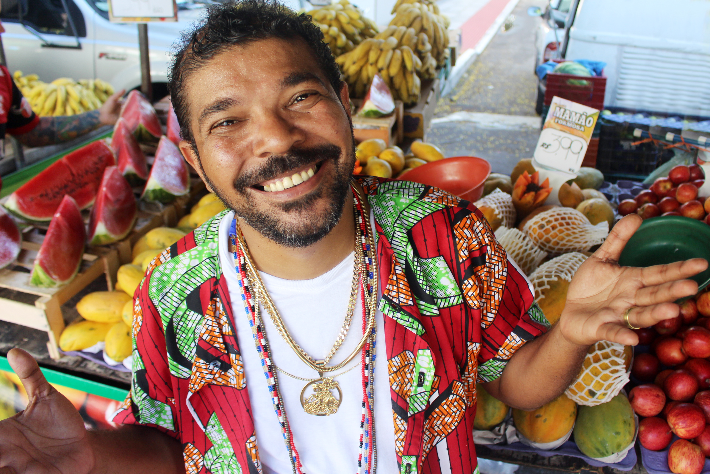 Gravado entre Rio de Janeiro, São Paulo e Vitória, o videoclipe também contou com imagens de Tunico da Vila em mercados populares e feiras (Foto: Atitude Inicial)