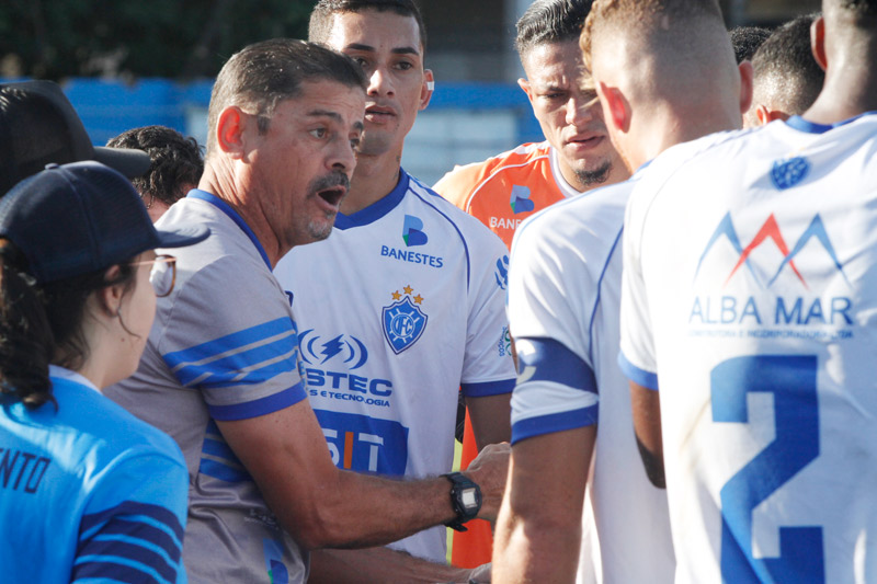 Valdir, durante um dos jogos do Vitória (Foto: Leonardo Bicalho / AT)