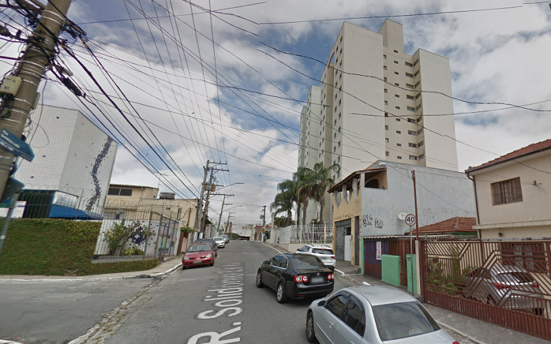 Prédio de onde recém-nascida foi arremessada (Foto: Reprodução/Google Maps StreetView)
