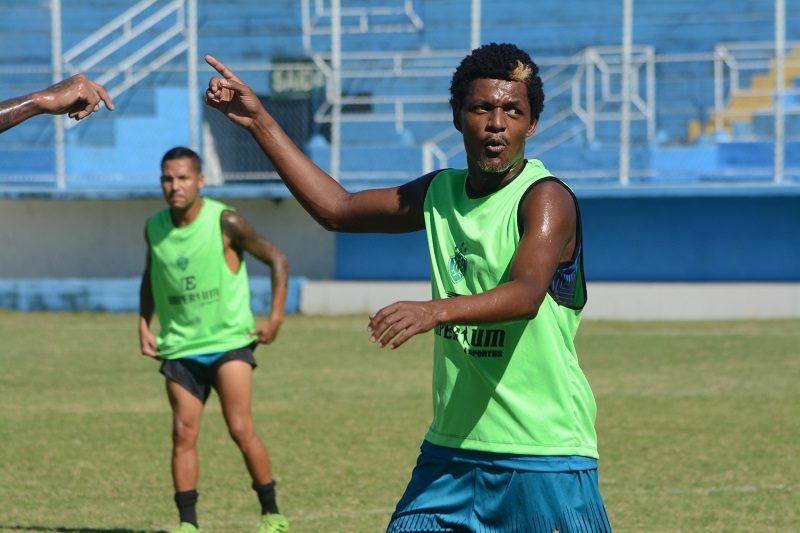 Vitinho Oliveira não quer dar bobeira contra o lanterna Sobradinho/DF (Foto: Henrique Montovanelli)