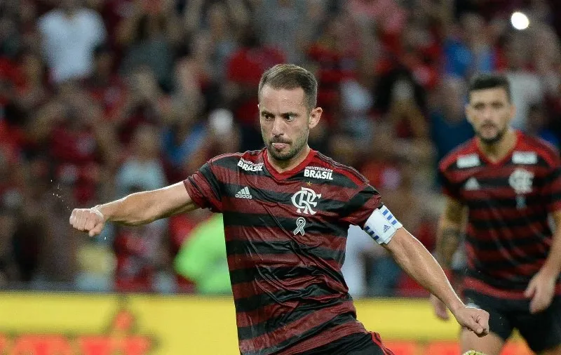 Imagem ilustrativa da imagem Capitão do Flamengo, Everton Ribeiro renova contrato até o final de 2023