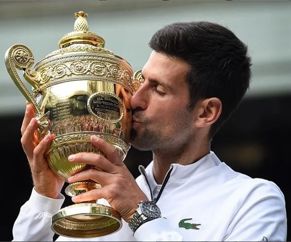 Imagem ilustrativa da imagem Djokovic supera jovem dinamarquês e estreia com vitória no US Open